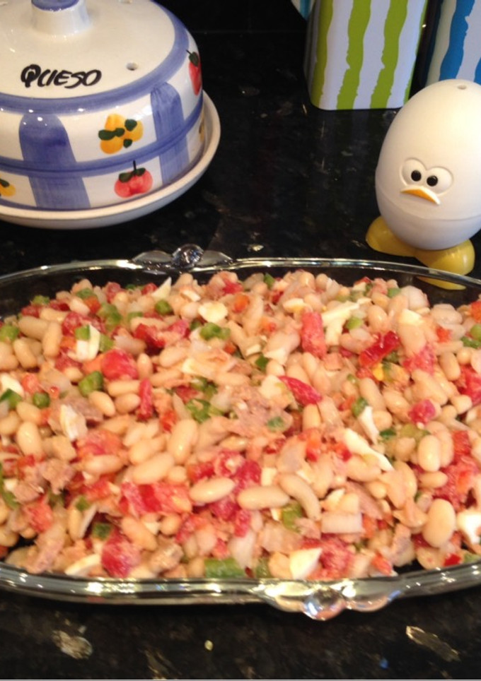 Una foto de Ensalada de alubias blancas