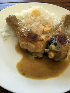 Una foto de Muslos de pollo al estilo hindú