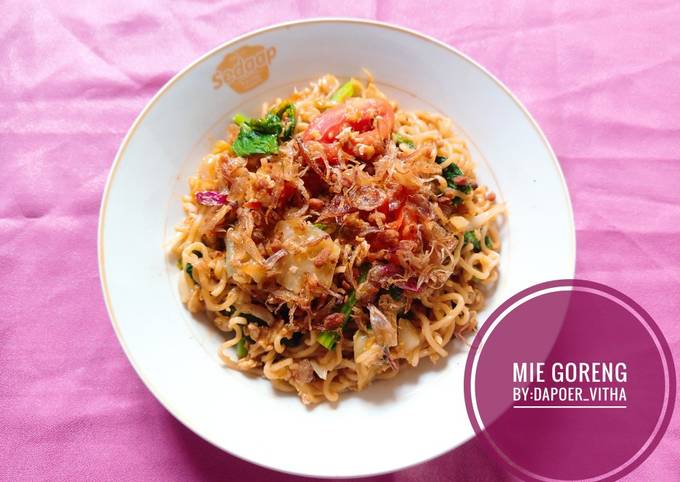 Mie goreng (mie sedaap)