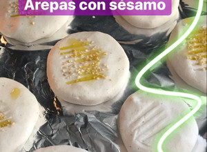 Una foto de Arepas con sésamo (aptas para celiacos)