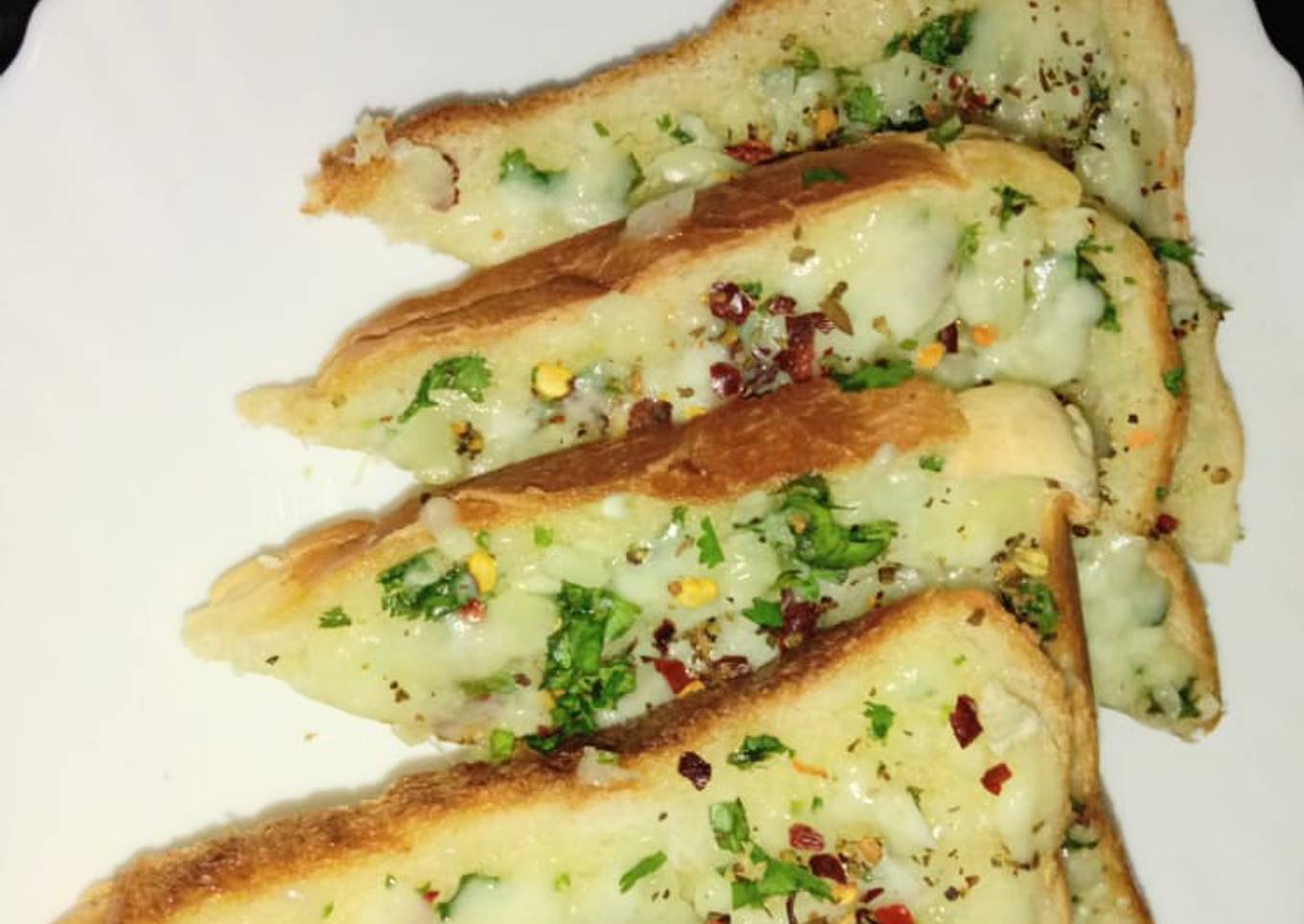 Cheese garlic bread