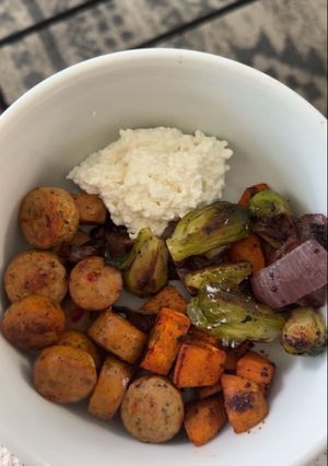 A picture of Roasted Jalapeño Chicken Sausage and Veggies.
