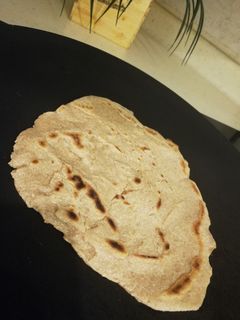 صورة لوصفة خبز الشعير بمكونين فقط 😋
