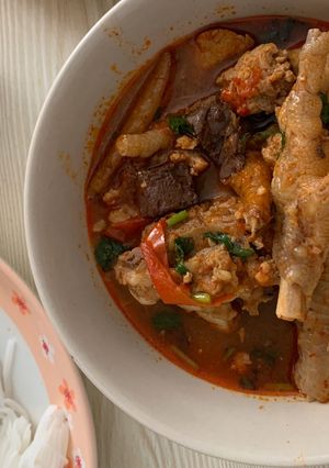 รูปของ น้ำเงี้ยวกระดูกอ่อน ตีนไก่ หมูสับ