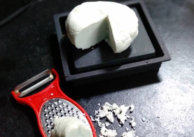 मॉझरेला चीज (mozeralla cheese recipe in marathi) रेसिपी Purva Prasad