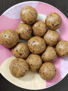 வேர்க்கடலை உருண்டை (Groundnut balls) (Verkadalai urundai recipe in tamil) செய்முறை முக்கிய புகைப்படம்