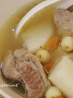 [煲湯]山藥蓮子小排湯 的食譜成品照片