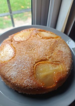 Una foto de Torta invertida de pera. ❤️