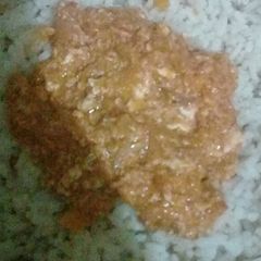 A picture of Carrot rice and egg sauce.