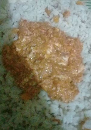 A picture of Carrot rice and egg sauce.