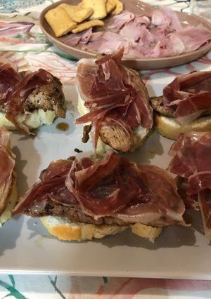 Una foto de Serranito con foie