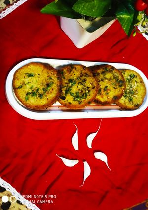 A picture of Round Garlic Bread.
