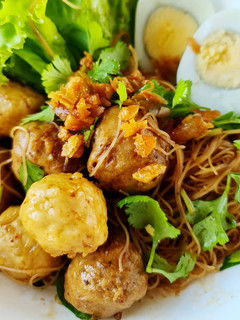 A picture of Stir-Fried Noodles with Meatballs ⭐.