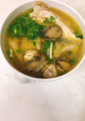 Hình của món Canh gà hầm bào ngư.