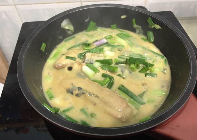 Herring Fillet In Mustard Sauce With Scallion