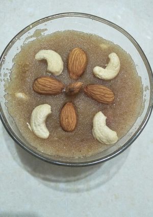 રવા નો શિરો (rava shiro recipe in gujrati) રેસીપી મુખ્ય ફોટો