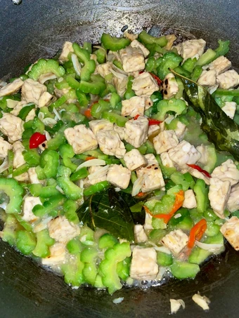 Langkah Gampang Membikin Resep Tumis Pare Tempe Teri yang  Bikin Ketagihan Anti Ribet, Bisa Manjain Lidah