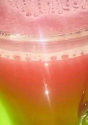 A picture of Carrot pomegranate juice.
