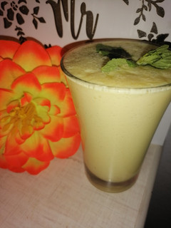 A picture of Mango🥭 smoothie.