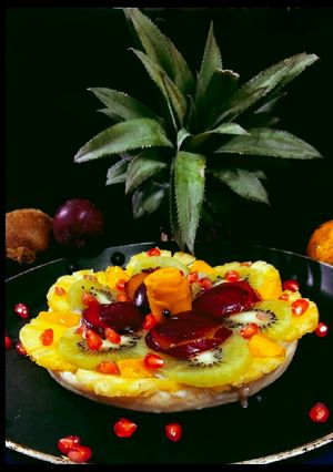 ક્રીમી ફ્રૂટ ટાર્ટ(ફરાળી)(creamy fruit tart recipe in Gujarati) રેસીપી મુખ્ય ફોટો