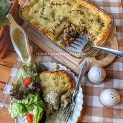 A picture of Chicken mash pie.