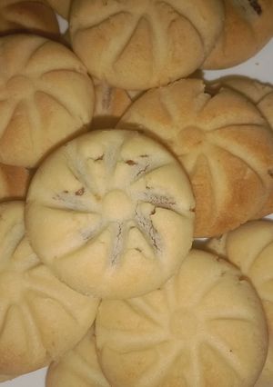 صورة لوصفة تحضير غربيبة محشية الشكلاطة للطلاء يجي يذوب معاك 😱😋☺️😍
