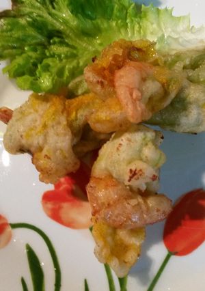Foto di Gamberoni, nel fiore di zucca, fritti in tempura