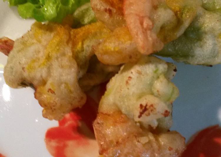 Gamberoni, nel fiore di zucca, fritti in tempura