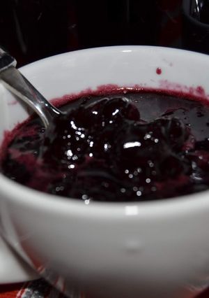 O poză a rețetei Dulceață de cireșe amare cu aromă de mentă.