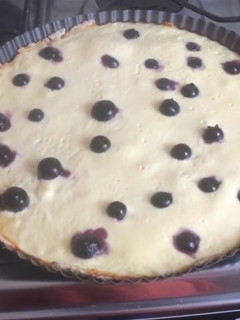 Una foto de Kuchen de yogurt con arándanos