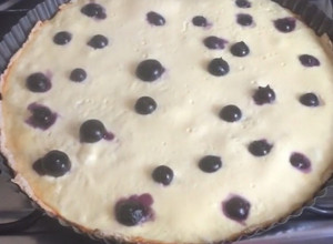 Una foto de Kuchen de yogurt con arándanos