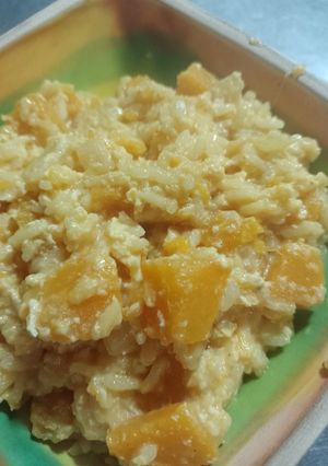 Una foto de Arroz 🥘 cremoso con calabacín/anco 🧡😋