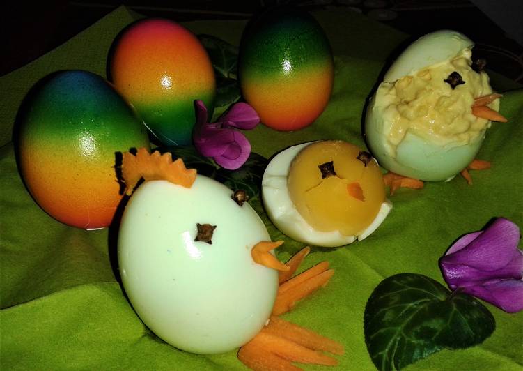 ,,Küken" - gefüllte Eier mit Frischkäse (als Osternhuhn und Küken modeliert)