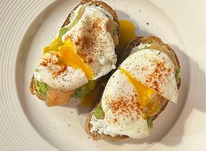 Foto di Avocado toast con salmone