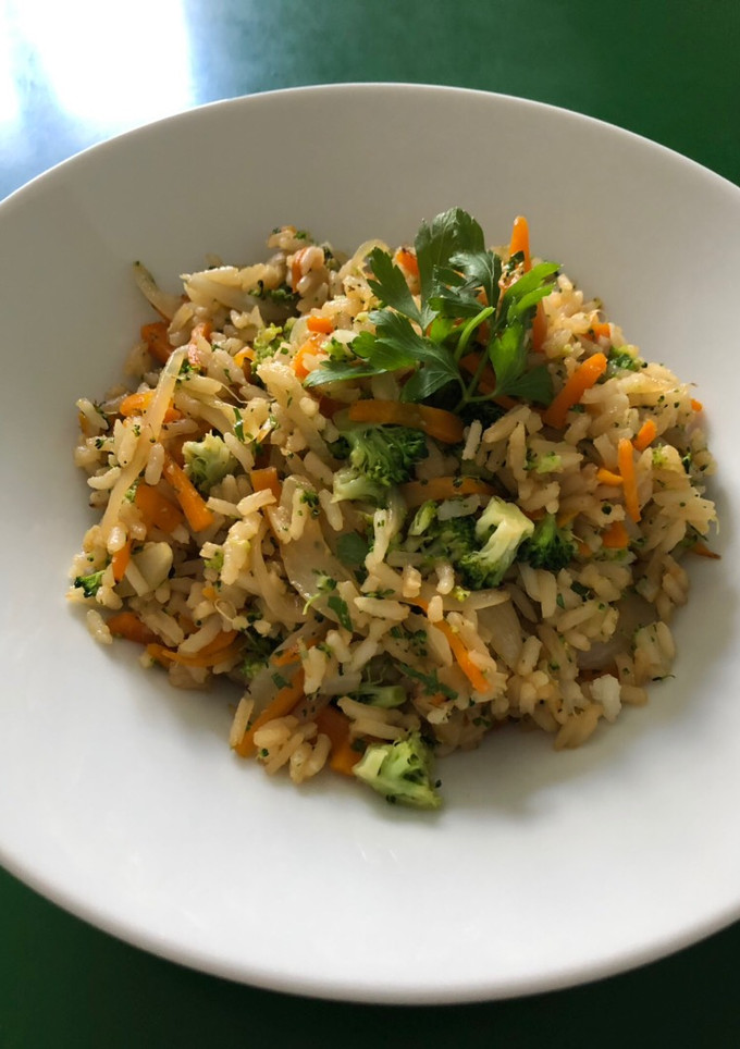 Una foto de Arroz con verduras salteadas