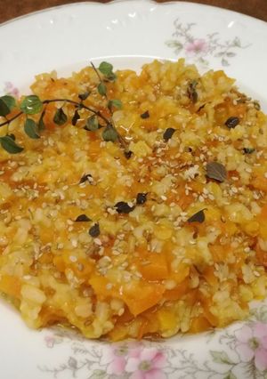 Una foto de Risotto naranja mecánica de arroz integral