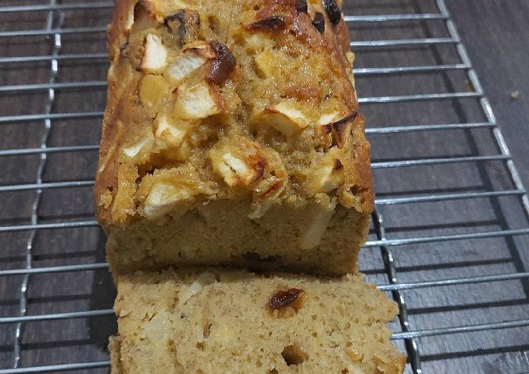 Very easy banana apple cake