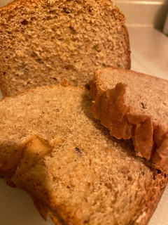 Una foto de Pan de granola y miel en máquina de pan