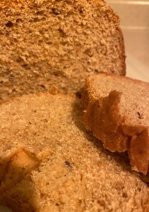 Una foto de Pan de granola y miel en máquina de pan