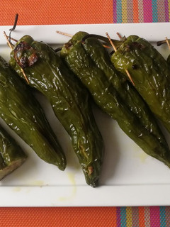 Una foto de Pimientos asados rellenos de tortilla🌱vegetariana