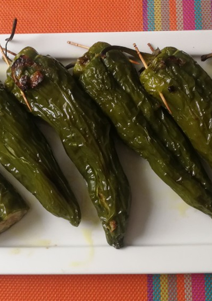 Una foto de Pimientos asados rellenos de tortilla🌱vegetariana