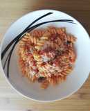 Fusilli con salsiccia, pomodori e ricotta 🍖🍅