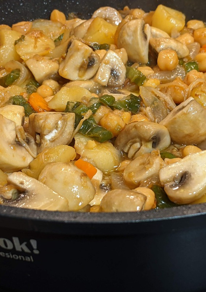 Una foto de Salteado con patatas al estilo oriental