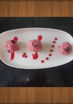 ક્રેનબેરી રોઝ લાડુ (Cranberry Rose Ladoo Recipe In Gujarati) રેસીપી મુખ્ય ફોટો