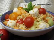 Une photo de salade d’été avec melon