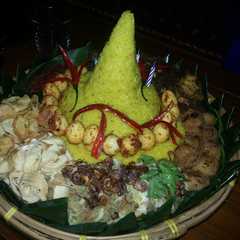 รูปของ nasi tumpeng sederhana