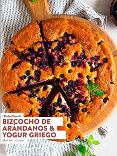 Una foto de Bizcocho de Arándanos y Yogurt Griego
