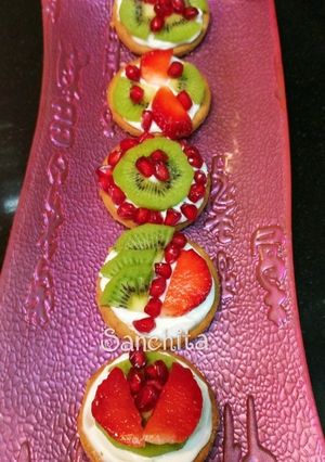 A picture of Mini Fruit Pizza Bites.