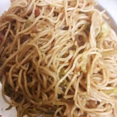 A picture of Chow Mein.
