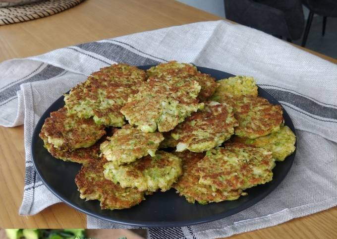 Оладьи из брокколи и курицы